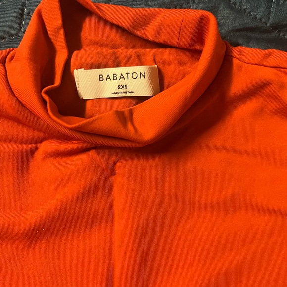 Aritzia Contour long sleeve crop - Picture 2 of 2